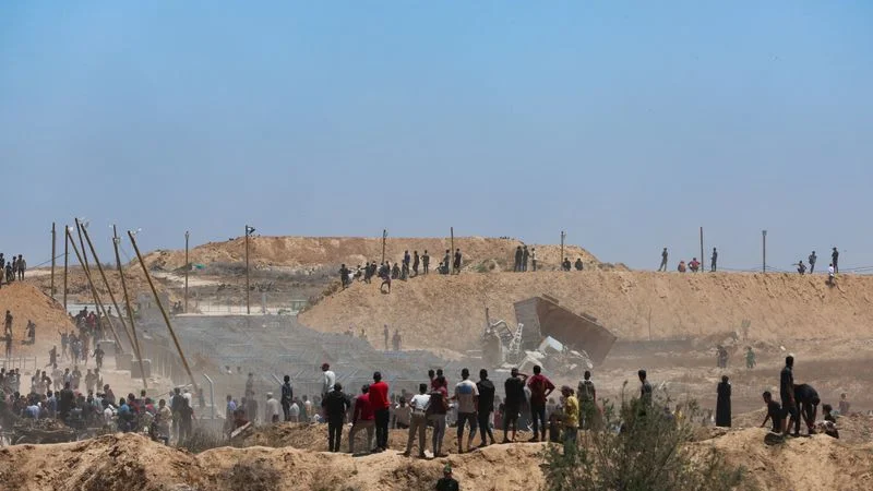 El sistema de ayuda a Gaza está bajo presión mientras miles de personas buscan alimentos