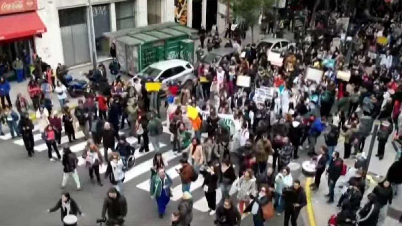 Trabajadores del Garrahan se movilizaron en medio de la crisis en el hospital
