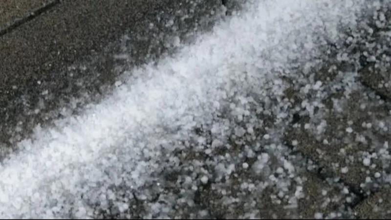 Qué es el graupel que podría caer en Buenos Aires en las próximas horas. Por qué podría caer graupel luego de la llegada de la ola de calor en Buenos Aires.