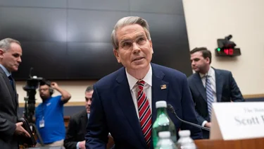 Negociaciones arancelarias con China están "un poco estancadas": secretario del Tesoro EEUU