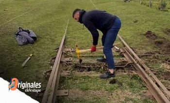 Fue despedido en los noventa y hace 20 años mantiene el riel abandonado | Historias de vida