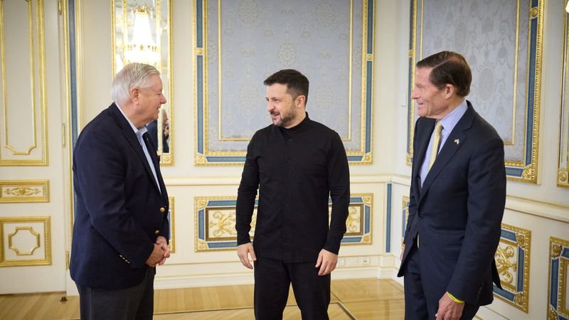 Ucrania mantiene en vilo a Rusia por conversaciones y senador EEUU advierte a Moscú de sanciones