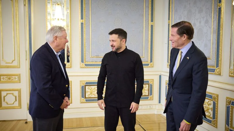 Ucrania mantiene en vilo a Rusia por conversaciones y senador EEUU advierte a Moscú de sanciones