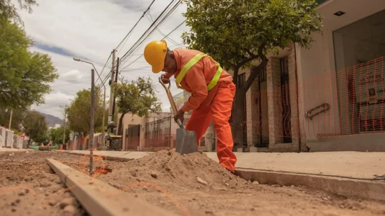 Obra pública y crecimiento provincial: La Rioja continúa con la construcción de redes de agua, cloacas y pavimentación local