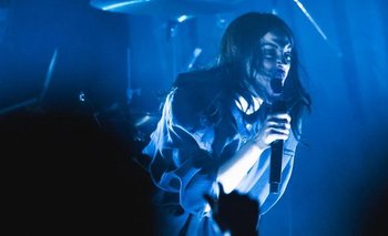 St. Vincent llenó de caos y rock el Complejo C | Música