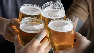 Cerveza. Cerveza.