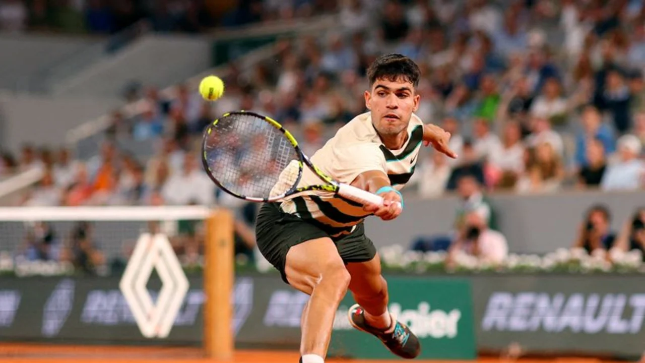 Alcaraz supera a Dzumhur y se mete en la cuarta ronda del Abierto de Francia