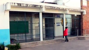 Escalada de violencia en Rosario: dos adolescentes fueron armados al colegio mientras Milei desregula su portación
