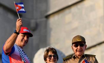 Raúl Castro se une a la marcha del 1 de Mayo mientras persiste la tensión entre Cuba y EEUU | Mayo