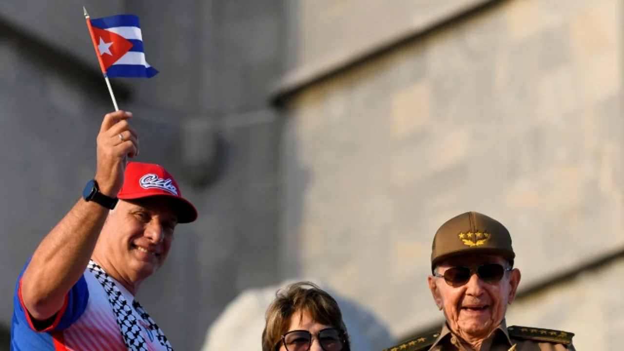 Raúl Castro se une a la marcha del 1 de Mayo mientras persiste la tensión entre Cuba y EEUU