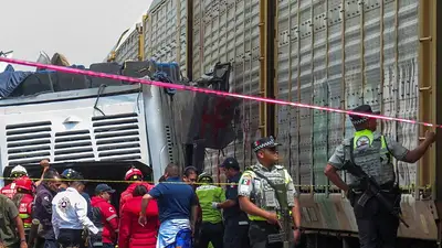 Al menos 11 muertos en México tras salirse un autobús de la carretera Al menos 11 muertos en México tras salirse un autobús de la carretera