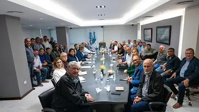 Con la bandera de la autonomía provincial, Insfrán se reunió con intendentes para analizar el escenario nacional Con la bandera de la autonomía provincial, Insfrán se reunió con intendentes para analizar el escenario nacional
