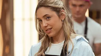 Sofía Martínez en pareja con un artista de una banda popular. Sofía Martínez en pareja con un artista de una banda popular.