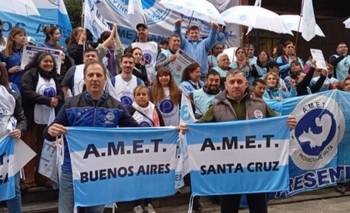 Docentes denuncian que Vidal les descontó hasta 500 mil pesos por hacer paro | Santa cruz 