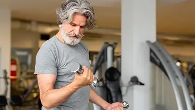 hombre hace ejercicio. hombre hace ejercicio.