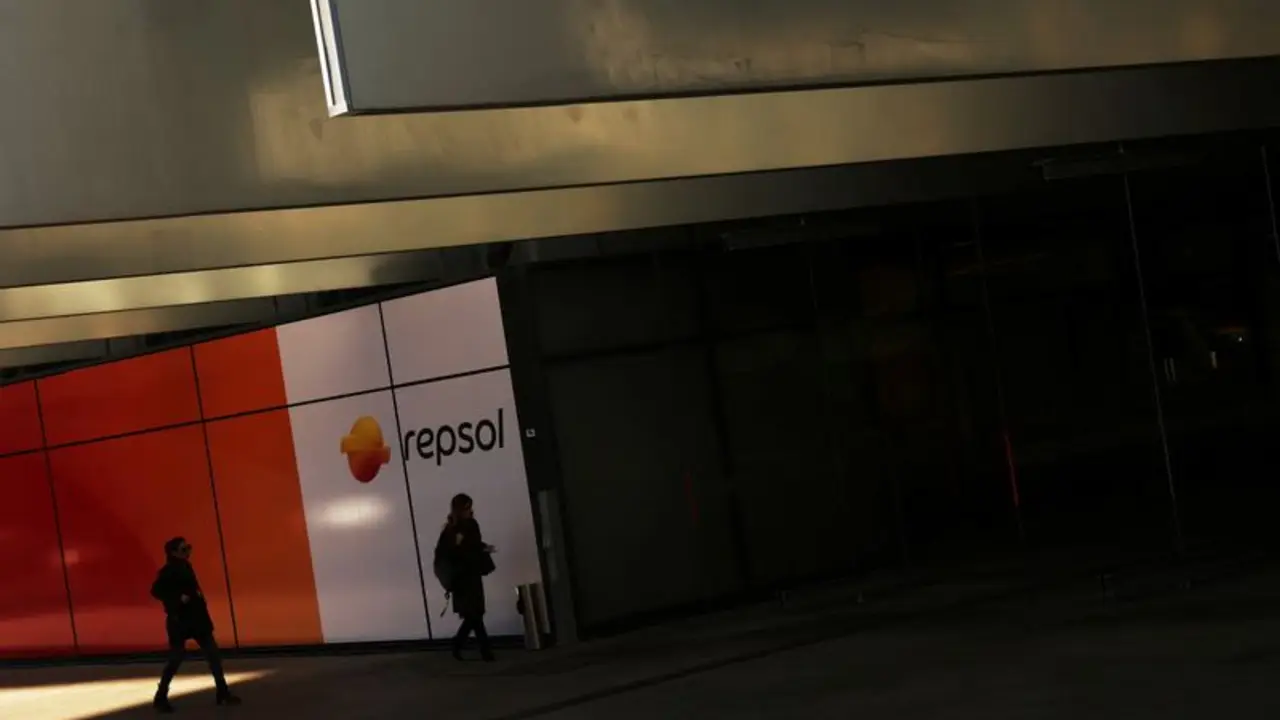 Repsol venderá el 49% de su mayor cartera de renovables en España a Masdar, de EAU, según Cinco Días
