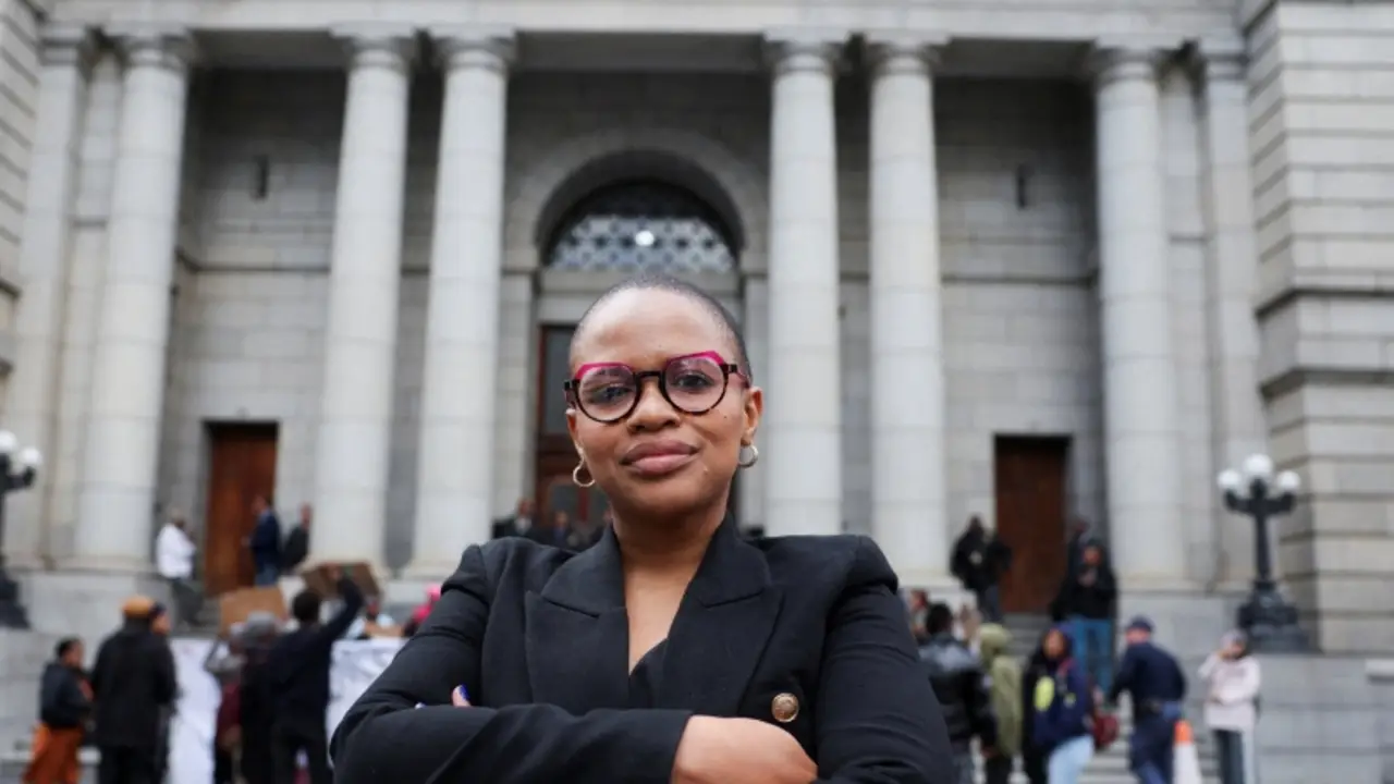 Bufetes de abogados en Sudáfrica se oponen a nuevas normas antidiscriminación por color de piel