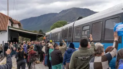 Único en la región: el tren de Argentina barato que cruza ríos, túneles y sierras como en Europa Único en la región: el tren de Argentina barato que cruza ríos, túneles y sierras como en Europa