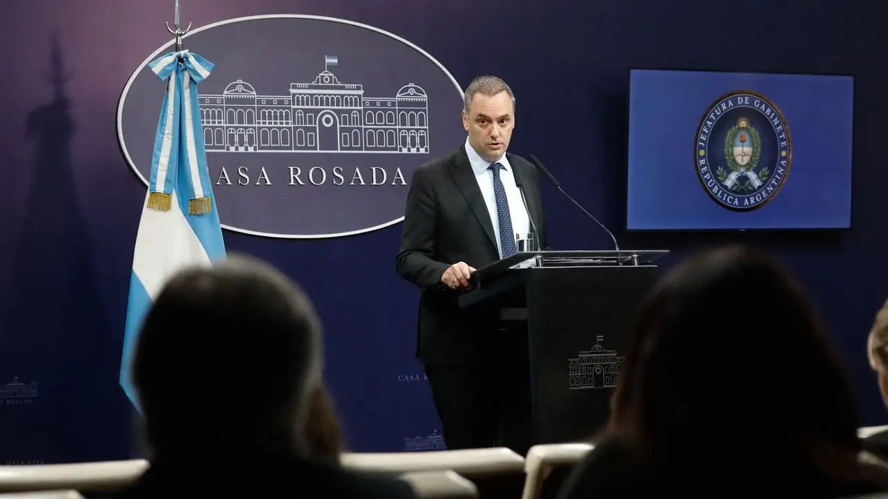 Manuel Adorni conferencia de prensa