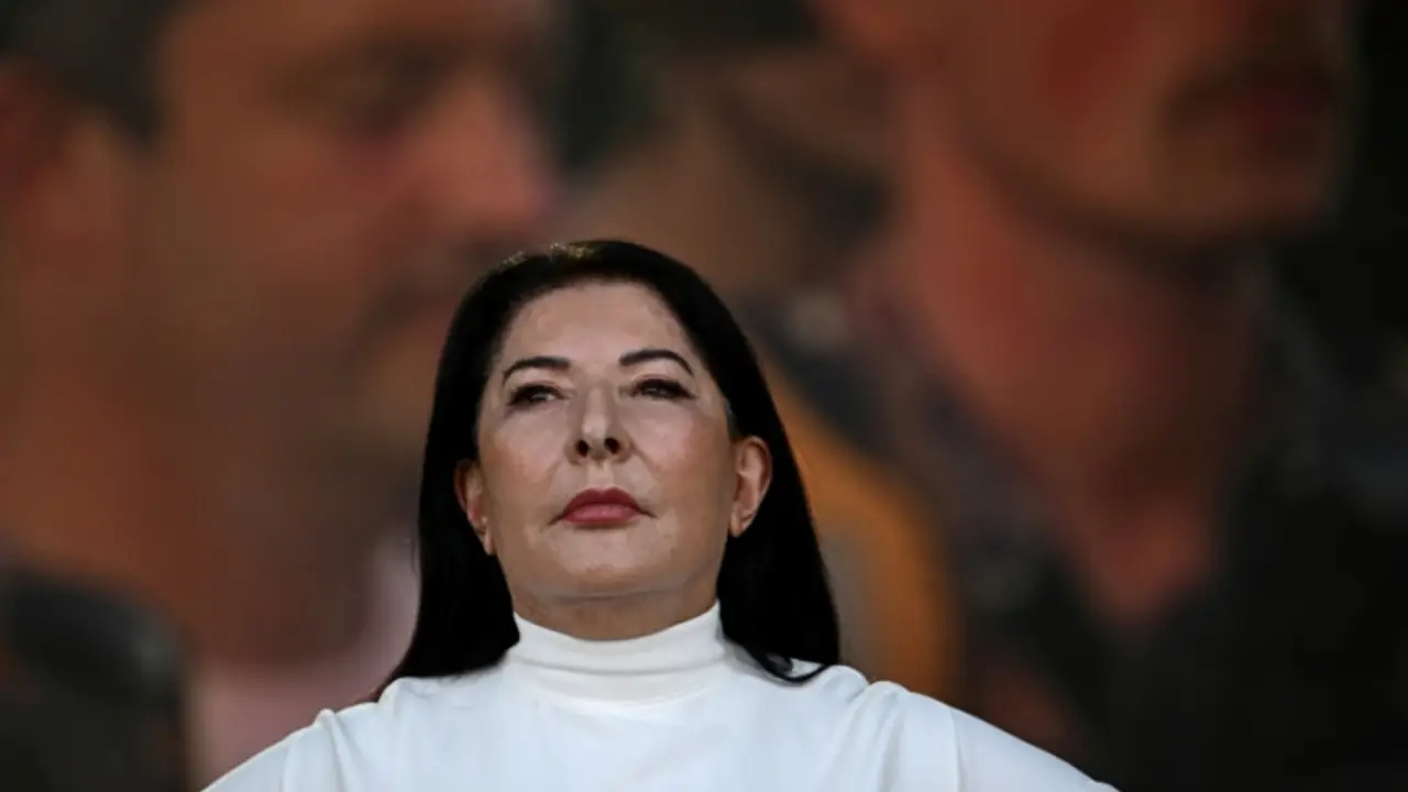 Huesos y cristales reciben a visitantes en la exposición de Marina Abramović en la Bienal de Venecia