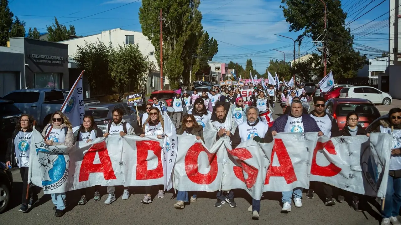 Tras los descuentos, docentes de Santa Cruz pidieron una audiencia con Vidal: "Extrema gravedad"