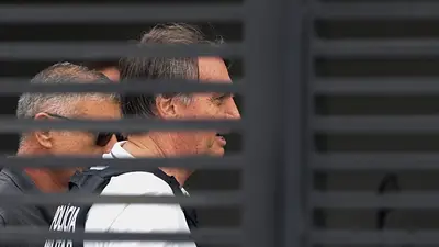 Bolsonaro vuelve al arresto domiciliario tras someterse a una operación de hombro Bolsonaro vuelve al arresto domiciliario tras someterse a una operación de hombro