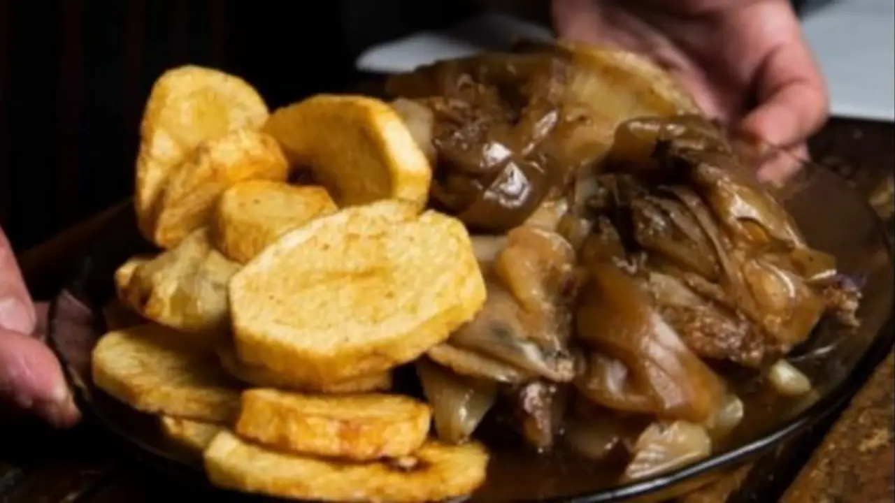 Un bodegón en Floresta se destaca por su carne al horno y su propuesta casera. Dónde queda y qué comer.