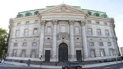 Banco Nación vuelve a emitir deuda tras 30 años y se sube a la bicicleta de Milei y Caputo Banco Nación vuelve a emitir deuda tras 30 años y se sube a la bicicleta de Milei y Caputo