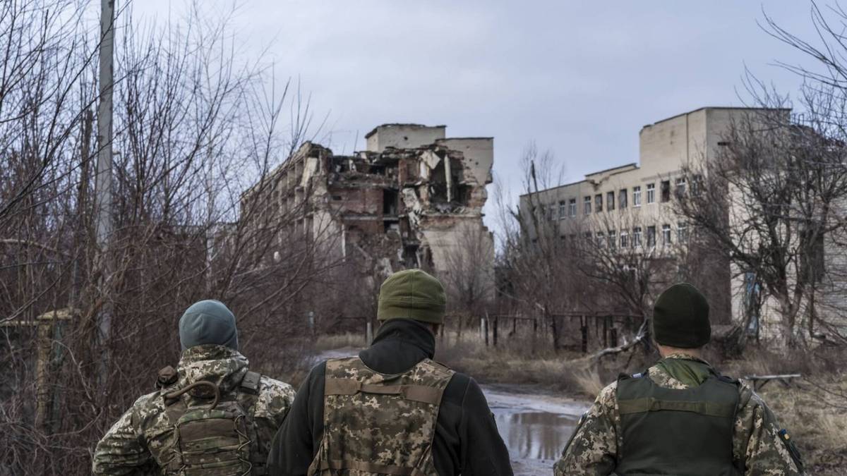 Kiev atacó una fábrica rusa en Volgogrado y Moscú ordenó un contraataque en el norte ucraniano: hubo un muerto
