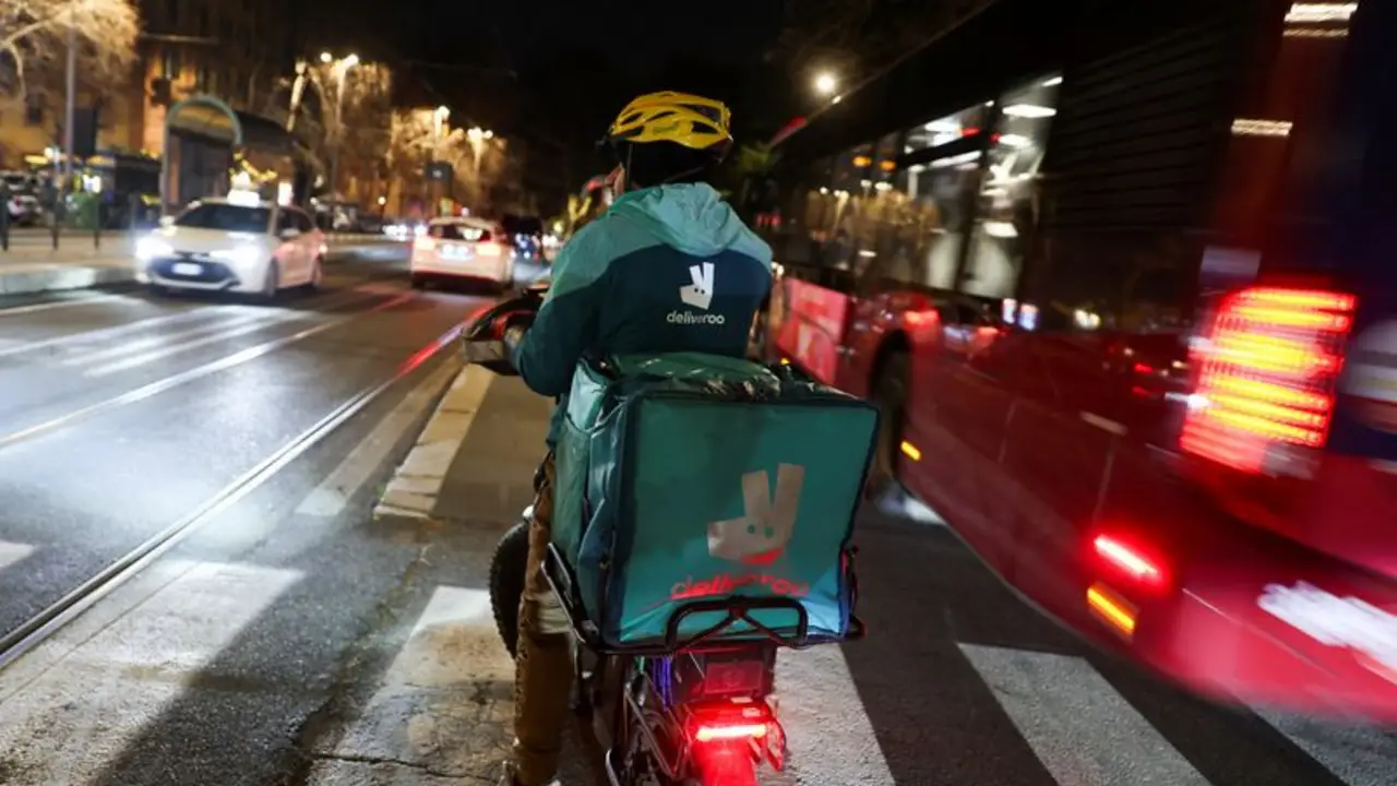 Deliveroo y Glovo se enfrentan a una investigación de la autoridad italiana de competencia