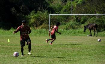 Equipo de fútbol indígena debuta en liga estadual de Brasil, busca derribar prejuicios | Indígenas