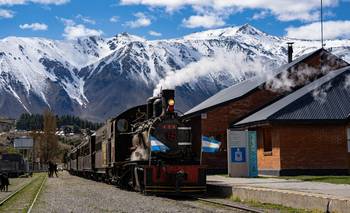 Dónde queda el tren a vapor que recorre paisajes únicos y atrae turistas de todo el mundo | Escapadas