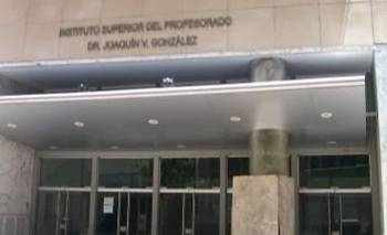 Las amenazas de tiroteos llegaron a los profesorados, donde el desafío es doble | Educación pública