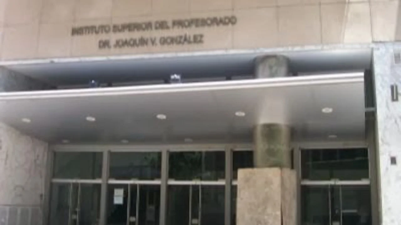 Las amenazas de tiroteos llegaron a los profesorados, donde el desafío es doble: “Somos estudiantes, pero también seremos docentes"
