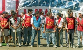 Por la crisis, organizaciones sociales y piqueteras se unen en las calles contra Milei  | El conflicto social