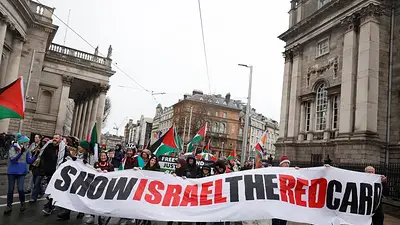 Futbolistas irlandeses y celebridades instan a boicotear un partido contra Israel Futbolistas irlandeses y celebridades instan a boicotear un partido contra Israel