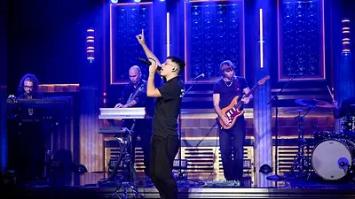 Cómo fue el show de Trueno en lo de Jimmy Fallon. Cómo fue el show de Trueno en lo de Jimmy Fallon.