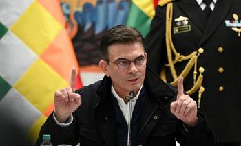 Paz negó haber recibido material bélico en los Hercules argentinos y reordena el gabinete | Bolivia