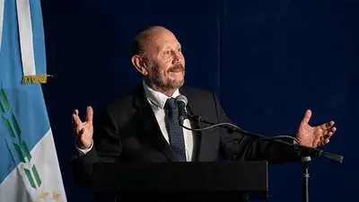 "Va para conocer a su país": el gobernador Insfrán apuntó contra Milei por su decimosexto viaje a EEUU "Va para conocer a su país": el gobernador Insfrán apuntó contra Milei por su decimosexto viaje a EEUU