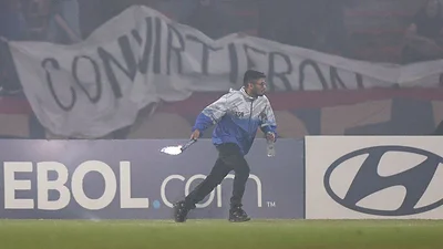 Cancelan en Colombia partido de Libertadores entre Medellín y Flamengo por desórdenes de aficionados Cancelan en Colombia partido de Libertadores entre Medellín y Flamengo por desórdenes de aficionados