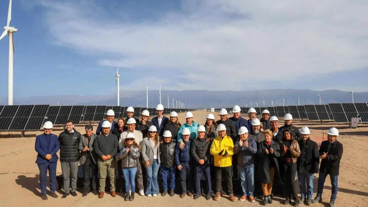 “Mirar con esperanza”: Quintela celebró el Parque Solar Arauco I y convocó a defender la ciencia argentina