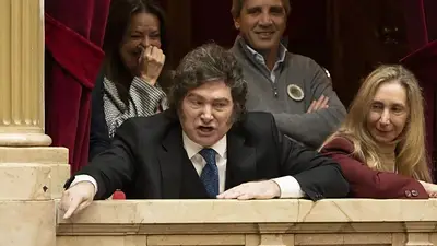 La peor encuesta para Milei: hasta los votantes propios y los de Bullrich le sueltan la mano La peor encuesta para Milei: hasta los votantes propios y los de Bullrich le sueltan la mano
