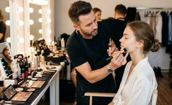 ¿Qué se aplica primero, base o corrector? qué dicen los maquilladores expertos | Moda