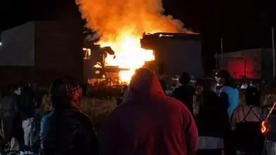 Tragedia en Santa Cruz: una explosión prendió fuego una casa y murió un bebé y dos jubilados Tragedia en Santa Cruz: una explosión prendió fuego una casa y murió un bebé y dos jubilados