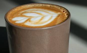 Es argentina y creó una taza de café fabricada con borra de café | Curiosidades
