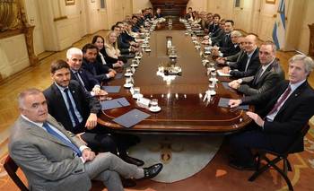 Los gobernadores pierden otro billón de pesos con el nuevo ajuste de Milei y Adorni | Gobernadores