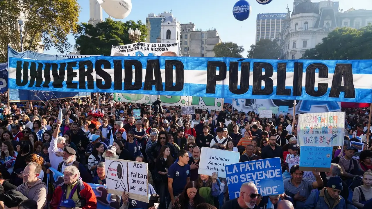 Fuerte revés judicial contra Milei: ordenan recomponer el presupuesto y las becas universitarias