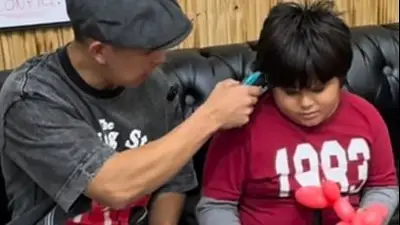 Le cortó el pelo a un nene con neurodivergencia y se volvió viral: "Necesitaba un compañero" Le cortó el pelo a un nene con neurodivergencia y se volvió viral: "Necesitaba un compañero"