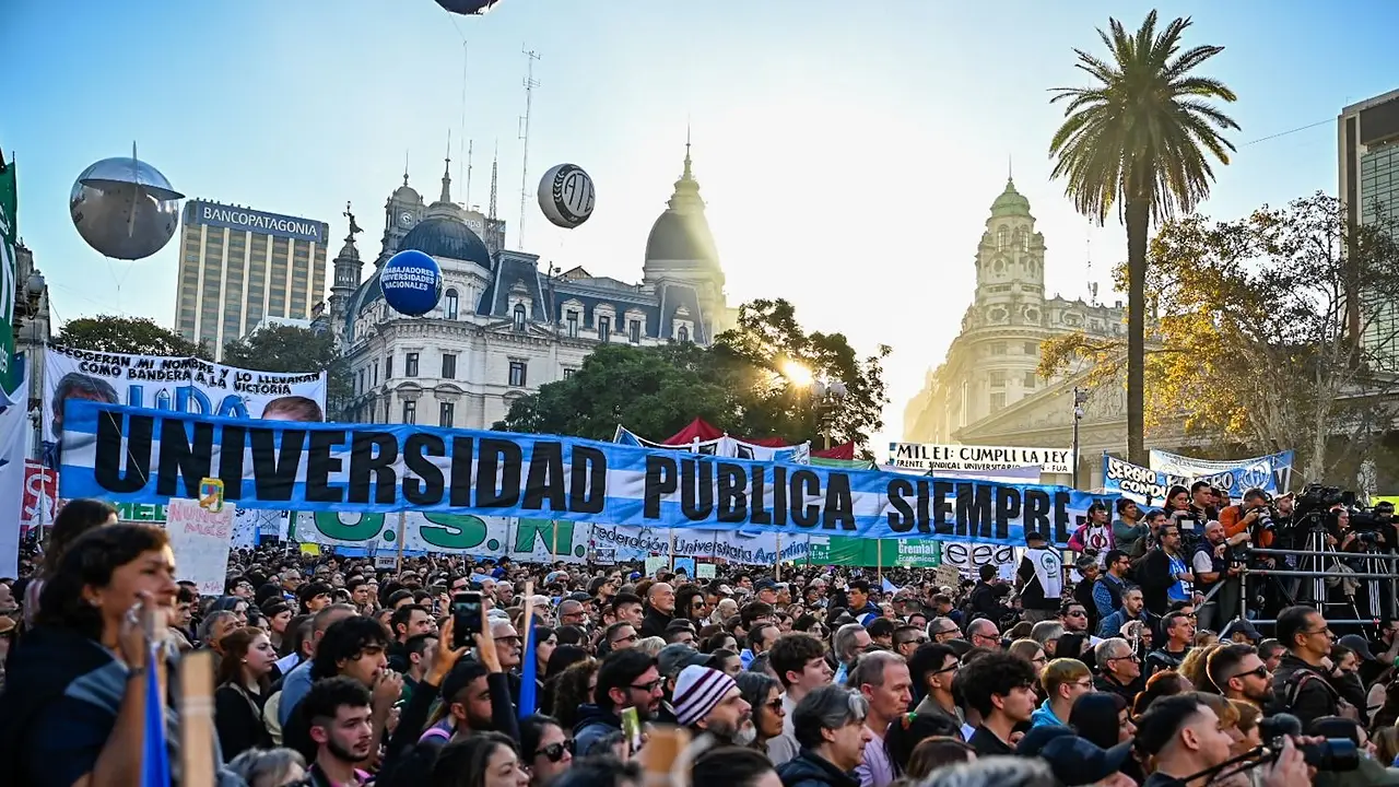 Se recalienta la calle: universitarios hacen paro y se movilizan investigadores del Conicet