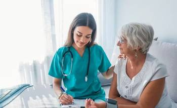 PAMI: cómo denunciar cobros indebidos de médicos gastroenterólogos | Pami
